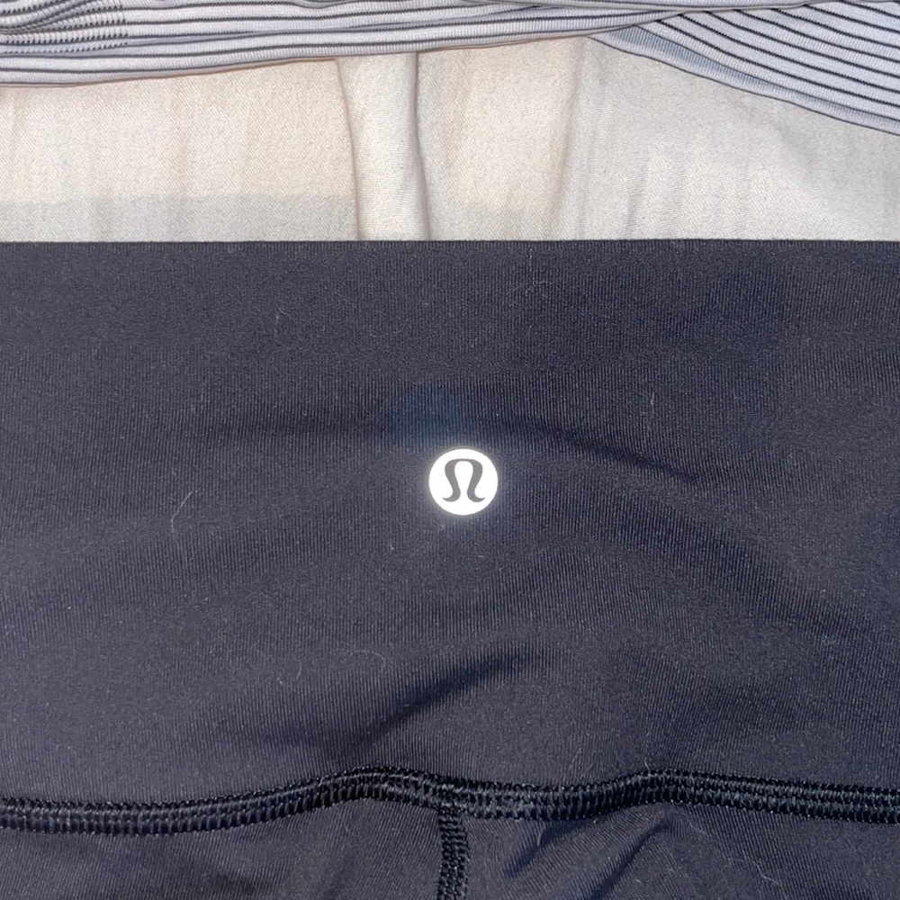 Black Lululemon leggings 25”